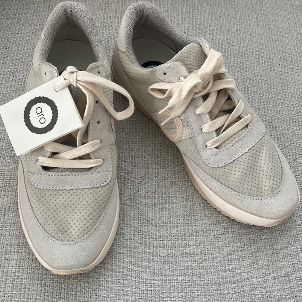 Aro Athletic Shoes - size 39 EU